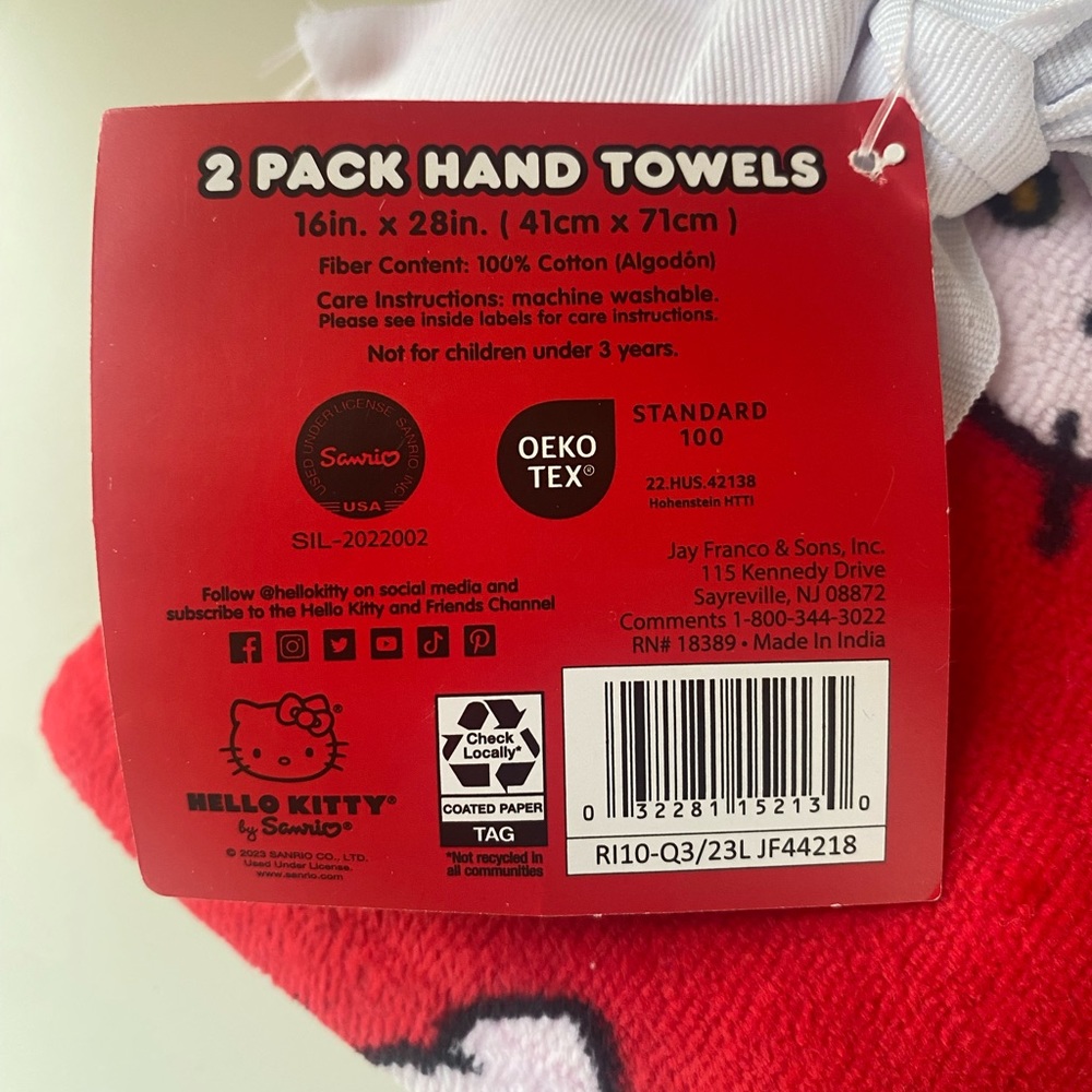 HELLO KITTY set of 2 Hand Towels - Picture 4 of 5